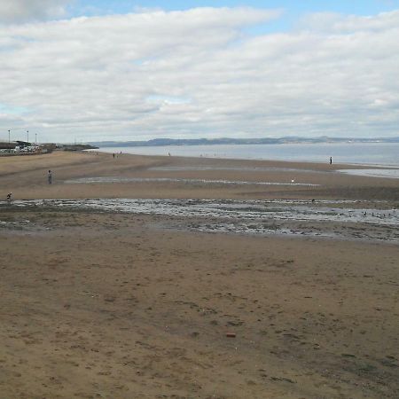 Edinburgh Beach View Apartment Екстериор снимка